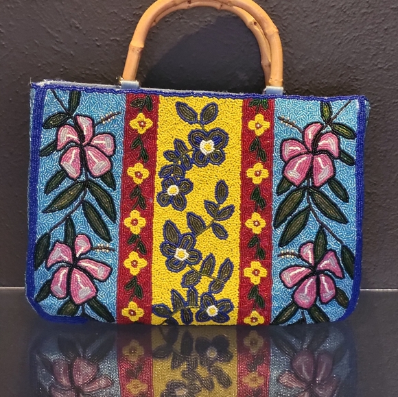 Handmade beaded tote with bamboo handles - Picture 7 of 8